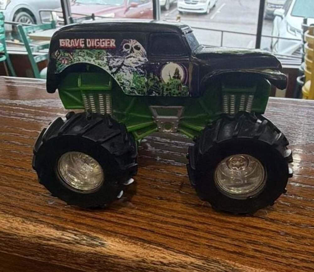 Mattel Grave Digger Friction Monster Truck Black Green